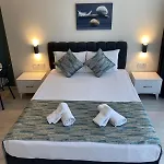 Hadrians Tower מלון דירות 3*