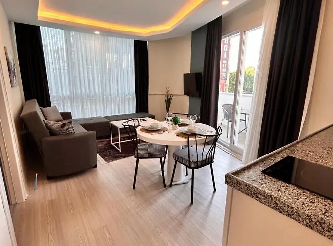 Hadrians Tower Αττάλεια